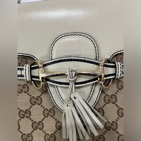 Authentic Gucci Emily Flap Chain Purse. - Picture 3 of 8